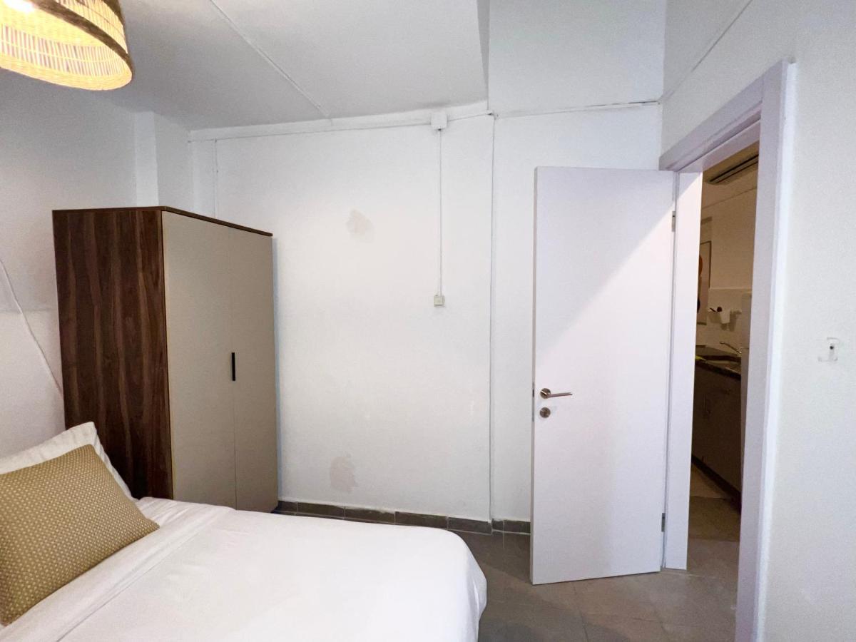 Aspentlv - Hacarmel Market Apartments & Studios Тель-Авив Экстерьер фото