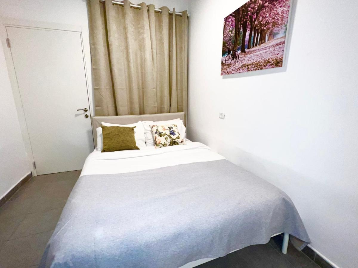 Aspentlv - Hacarmel Market Apartments & Studios Тель-Авив Экстерьер фото