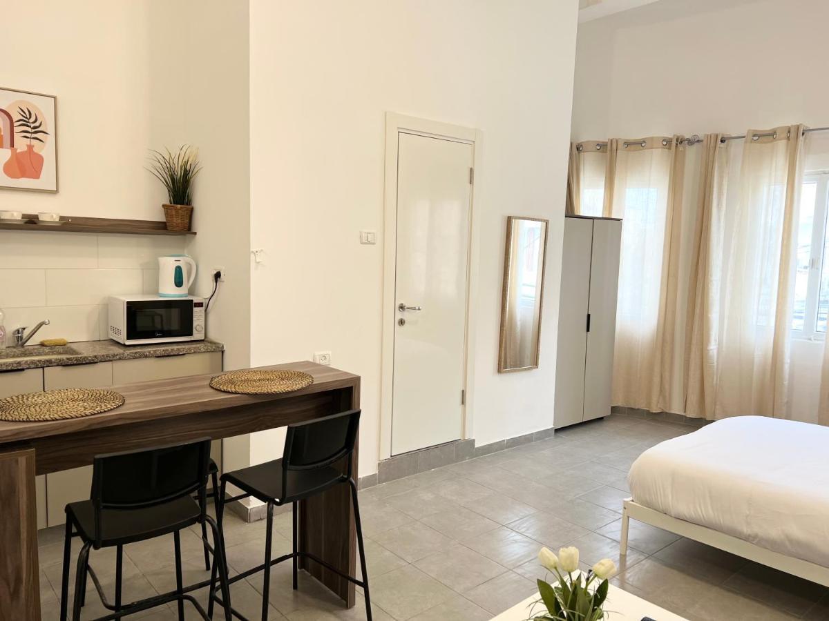 Aspentlv - Hacarmel Market Apartments & Studios Тель-Авив Экстерьер фото