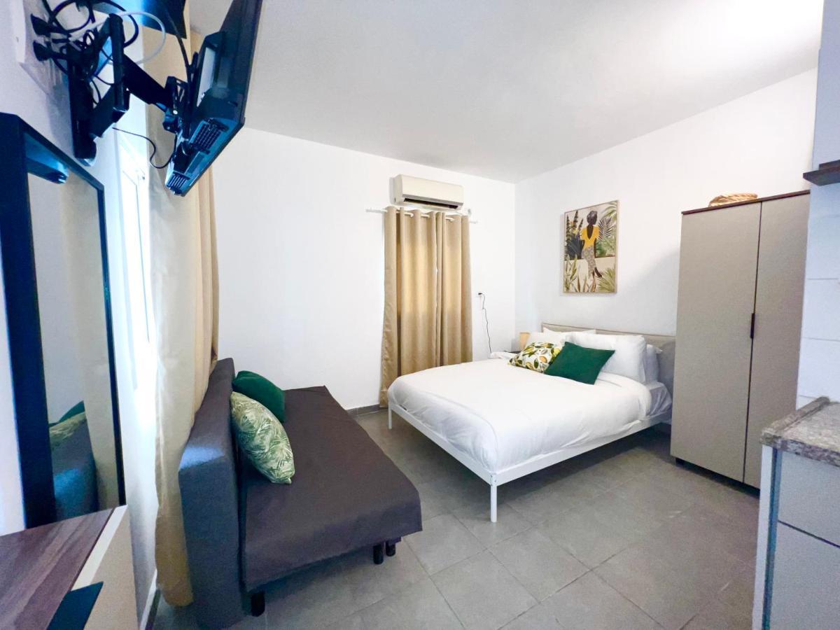 Aspentlv - Hacarmel Market Apartments & Studios Тель-Авив Экстерьер фото