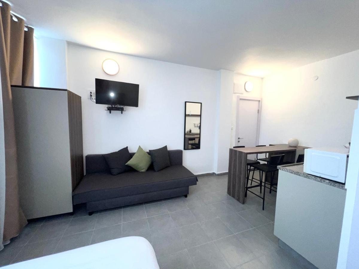 Aspentlv - Hacarmel Market Apartments & Studios Тель-Авив Экстерьер фото
