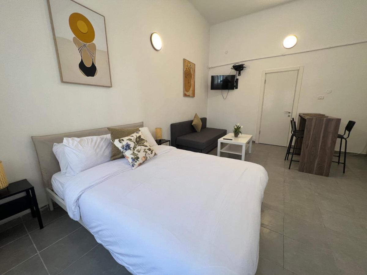 Aspentlv - Hacarmel Market Apartments & Studios Тель-Авив Экстерьер фото