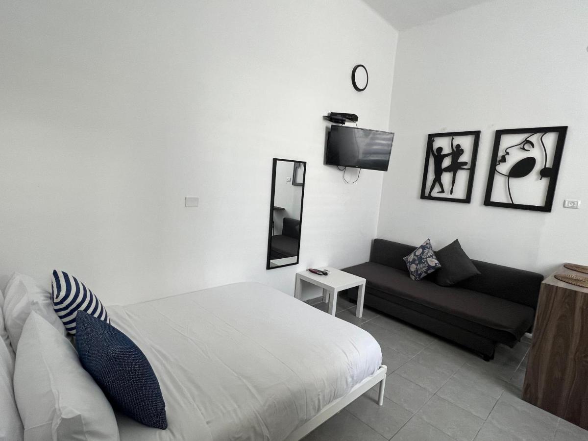 Aspentlv - Hacarmel Market Apartments & Studios Тель-Авив Экстерьер фото