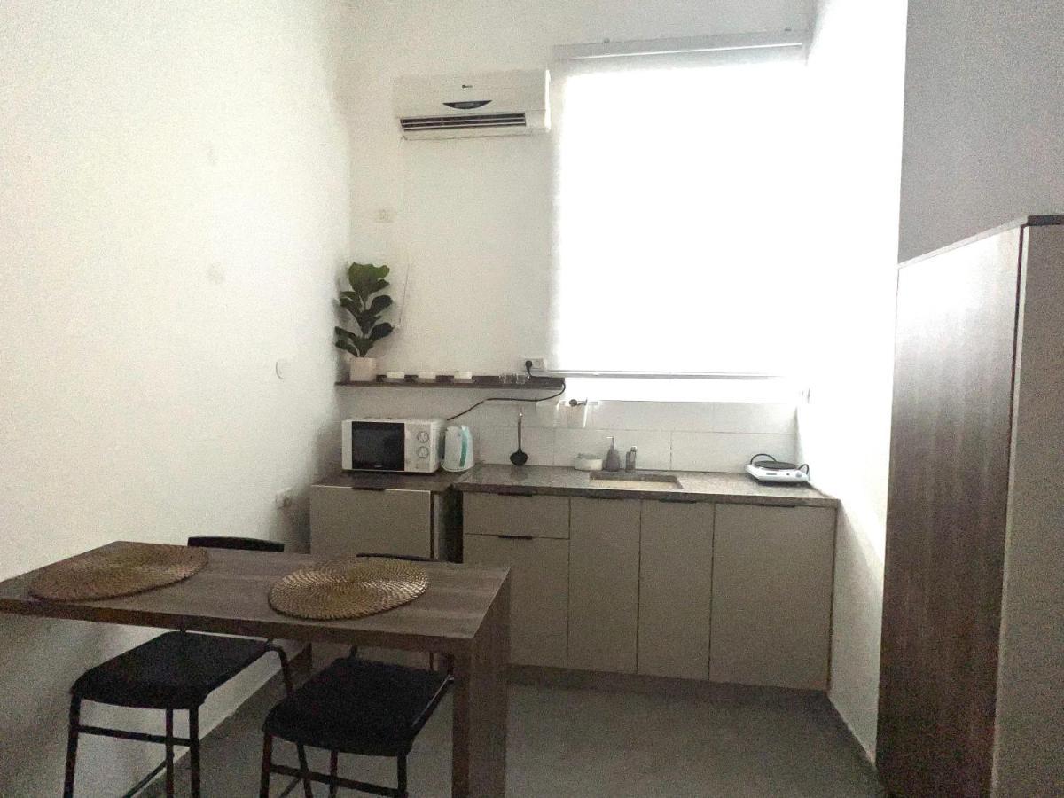 Aspentlv - Hacarmel Market Apartments & Studios Тель-Авив Экстерьер фото